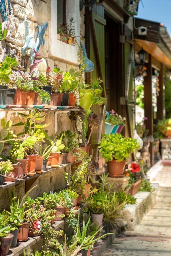 Flores Hotel Alacati Exterior photo